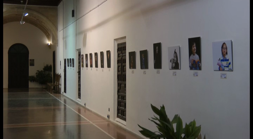Exposición de la Asociación Síndrome de Down en la galería del Hospital de Santiago