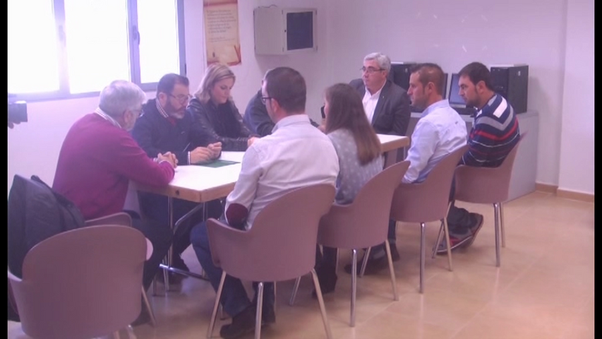La alcaldesa de Baeza Lola Marín y el Delegado de Fomento se reúnen con los vecinos de Puente del Obispo para tratar la pérdida de servicios de autobús