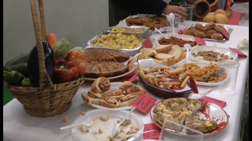El colegio San Juan de la Cruz de Baeza celebra el Día de Andalucía con una muestra gastronómica