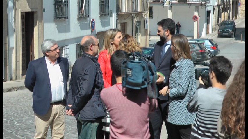 El PP de Baeza entrega una carta con reivindicaciones al Consejero de Turismo