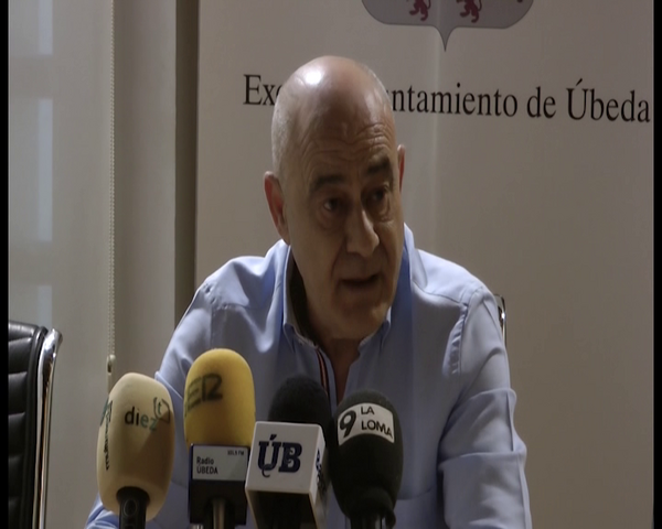 El concejal de comercio de Úbeda realiza balance positivo de la Semana Santa 2 vlcsnap 2017 04 20 11h36m19s281