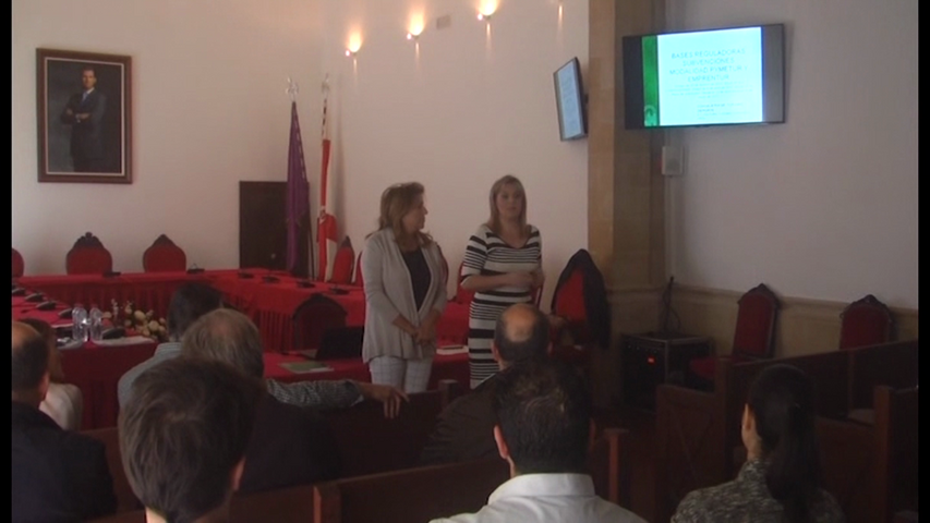 Reunión en el Ayuntamiento de Baeza para informar del título de municipio turístico