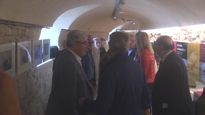 La Plaza de Toros de Baeza acoge las exposiciones de grabados de Goya y revistas de La Codorniz