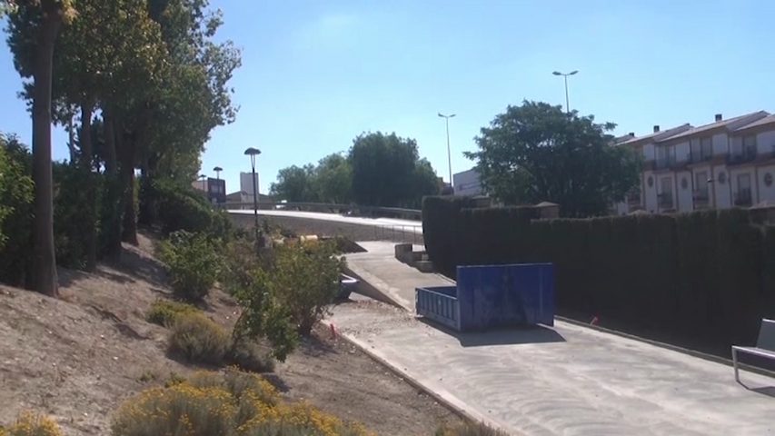 El diputado de infraestructuras José Castro visitas las obras de adecuación de calles y espacios en Torreperogil