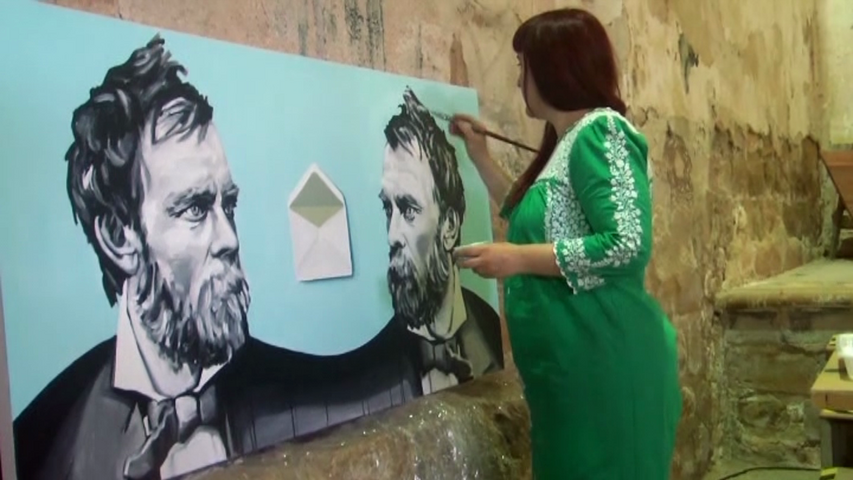 La artista ubetense Pepa Salas realiza pinturas bajo la inspiración de la Iglesia de San Lorenzo