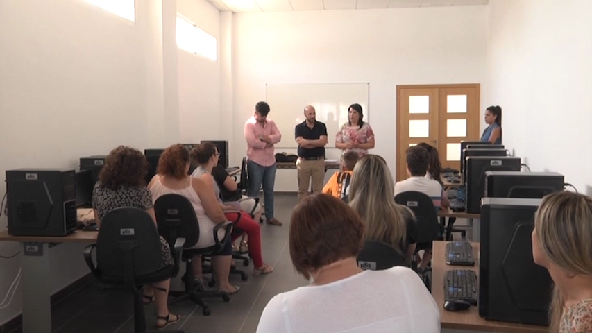 El diputado de Empleo visita en Rus un curso sobre turismo rural y cultural destinado a personas desempleadas