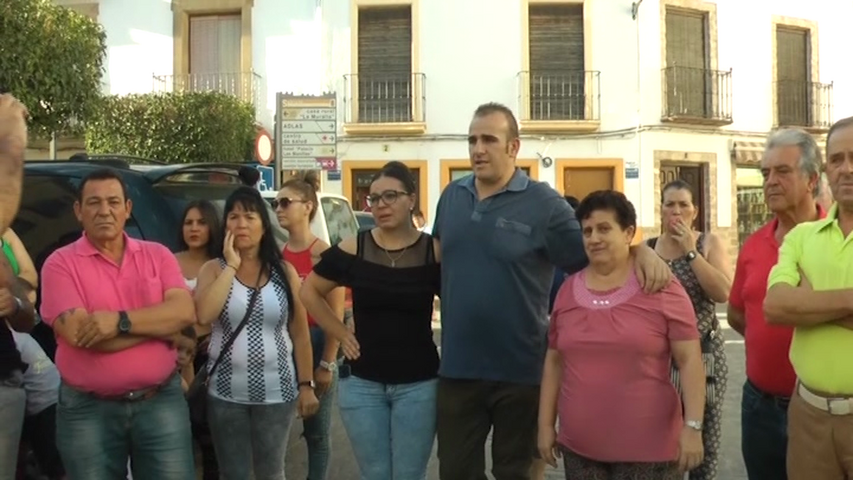 Piden en Sabiote que Asuntos Sociales les devuelva a sus hijas