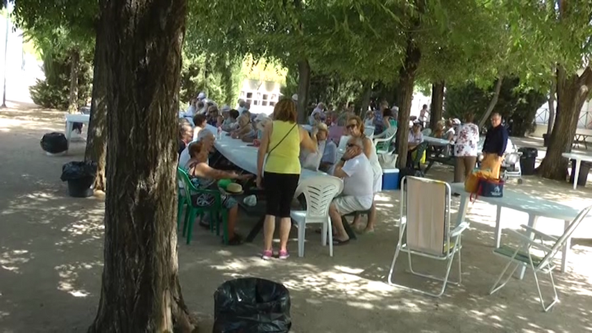 Jornadas con las personas mayores en la piscina de Baeza
