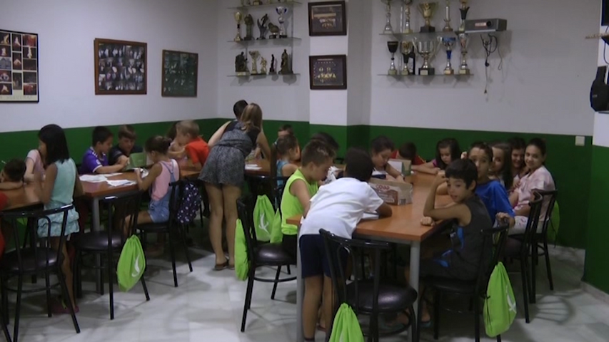 Escuela de verano en barrios de ocio y tiempo libre en Úbeda 2 vlcsnap 2017 08 09 10h44m41s727