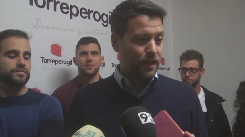 El alcalde de Torreperogil se reune con los alumnos «Erasmus Plus» del municipio