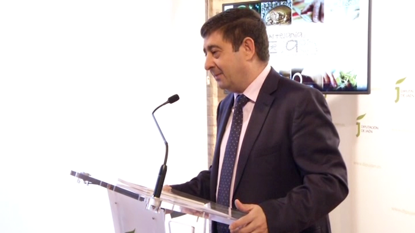 El presidente de la Diputación presenta el catálogo y el audiovisual promocional de artesanos de la provincia