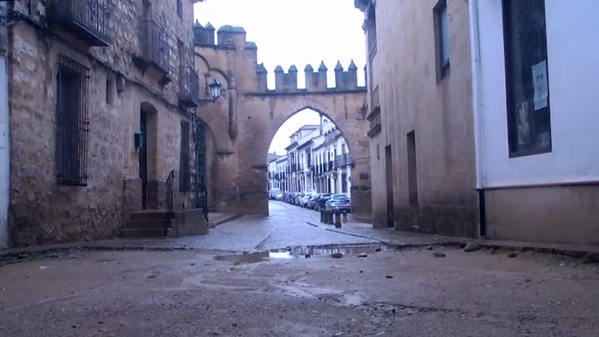 Trinidad Rus critica el retraso de las obras en la Plaza de los Leones de Baeza