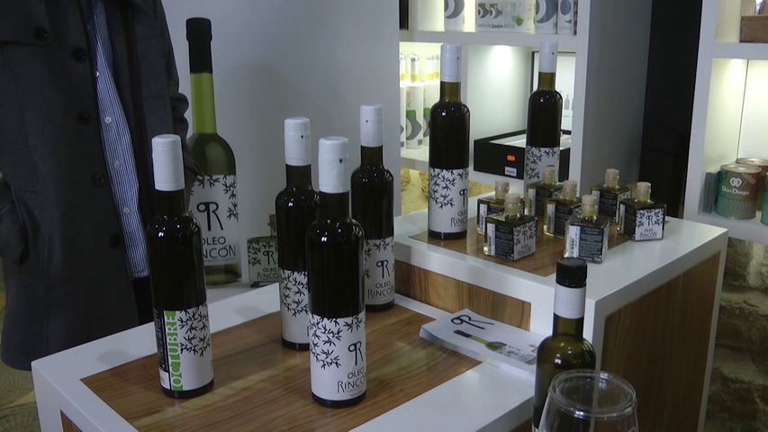 El centro Olivar y Aceite presenta los aceites de cosecha temprana de Oleo Rincón y Señorío de las Almenas