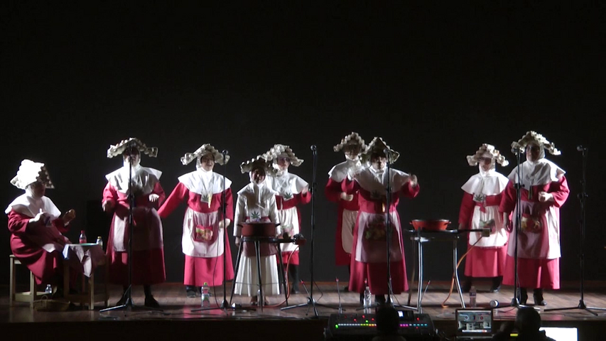 Ibros llena su teatro con el concurso de chirigotas y comparsas de Carnaval