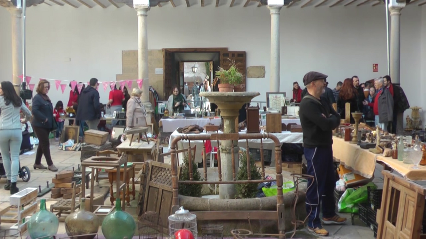 Éxito de participación en el mercadillo del patio de empresas de Baeza
