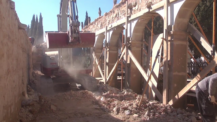 La concejala de Urbanismo y Obras, María del Carmen García, visita las obras del Cementerio San Ginés