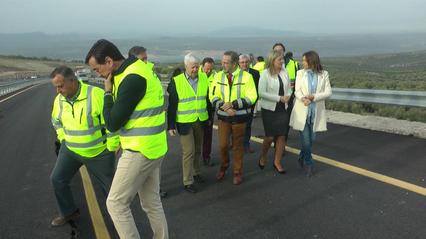 El consejero de Fomento y Vivienda visita las obras de la A-316 tras los daños provocados por el tempor