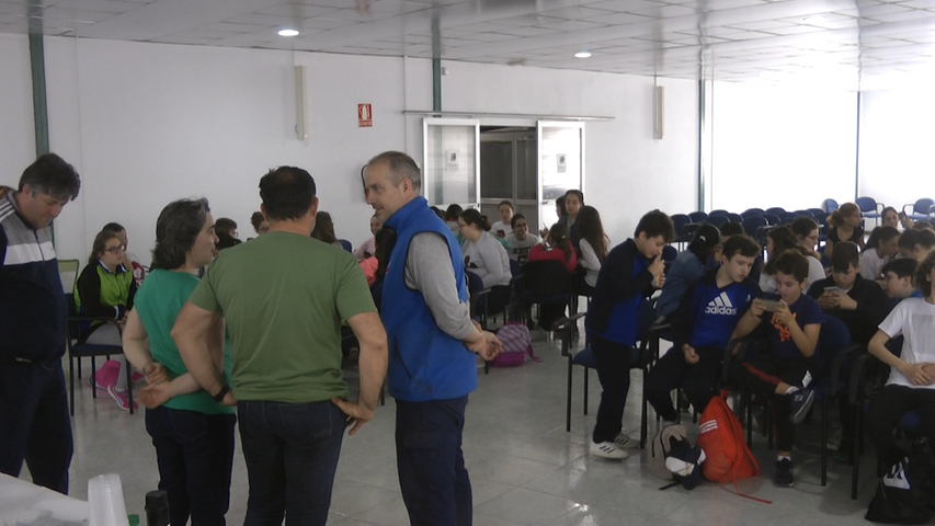 El IES Santísima Trinidad de Baeza visita la Cooperativa de San Marcos y el Castillo de Canena