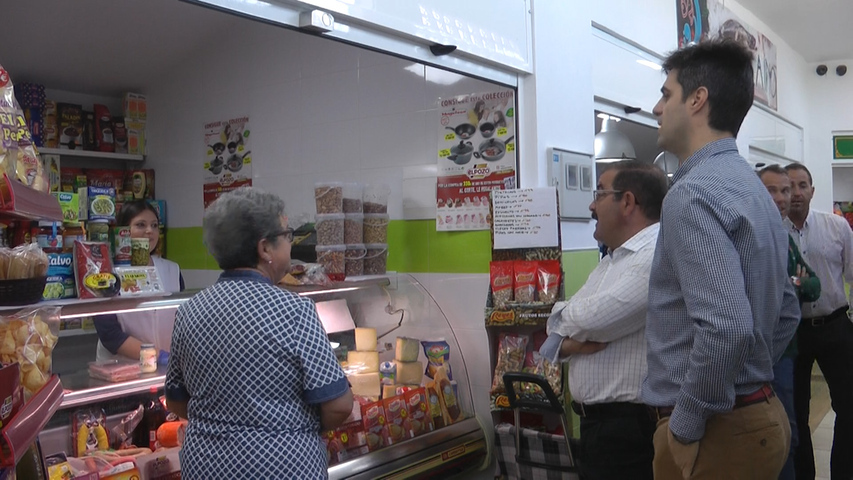 Reunión de trabajo en el ayuntamiento y posterior visita a las instalaciones del centro comercial abierto de Ibros