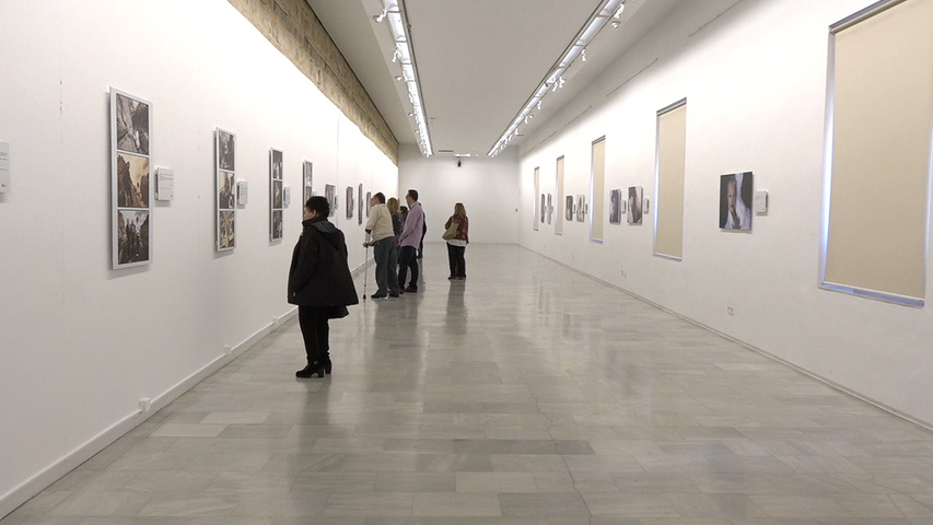 Exposición de la Asociación Jienense de Lucha contra el cáncer de mama en Baeza