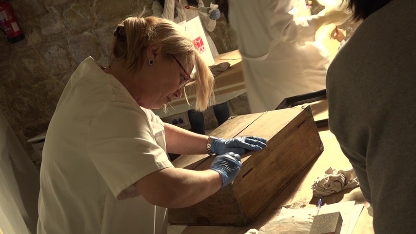 Josefa Chinchilla asiste al II Taller de Restauración de Muebles organizado por el CIM de Úbeda