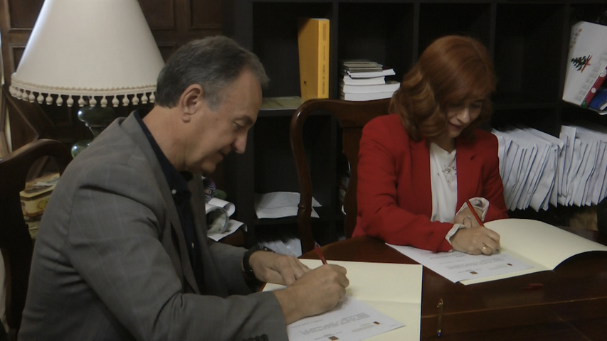 Firma de convenio de colaboración entre Ayuntamiento de Úbeda y Colegio de Aparejadores de Jaén 2 Secuencia 10.00 23 37 08.Imagen fija032