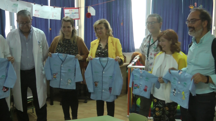 Nuevas batas infantiles en la unidad de pedriatría del Hospital «San Juan de la Cruz» de Úbeda