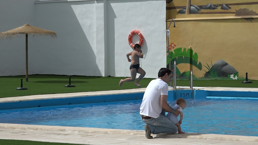 Inaugurada la temporada de piscina en Sabiote