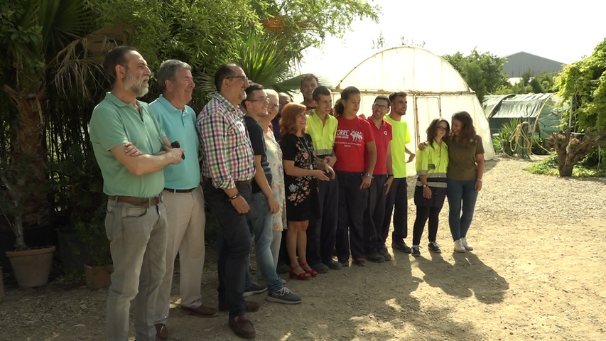 La alcaldesa visita el taller impartido en el vivero de Úbeda a 8 personas con discapacidad