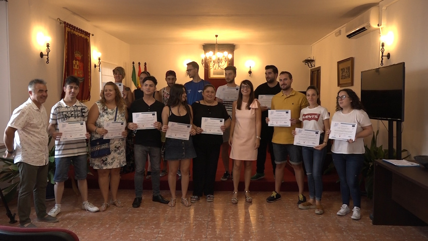 Entrega de diplomas del curso de restauración impartido en Torreperogil