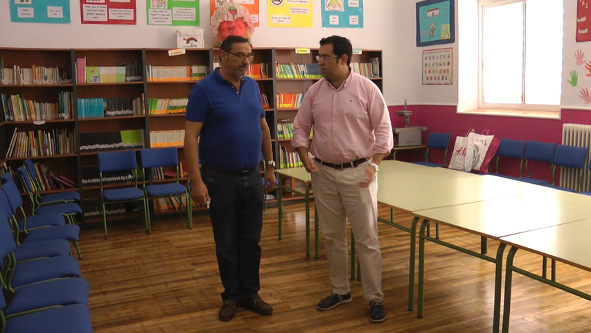 El concejal de mantenimiento y obras de Baeza visita el CEIP San Juan de la Cruz