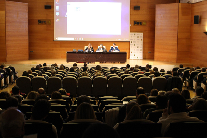 La delegada del Gobierno destaca la apuesta del Colegio de Abogados de Jaén por una formación técnica de calidad y actualizada