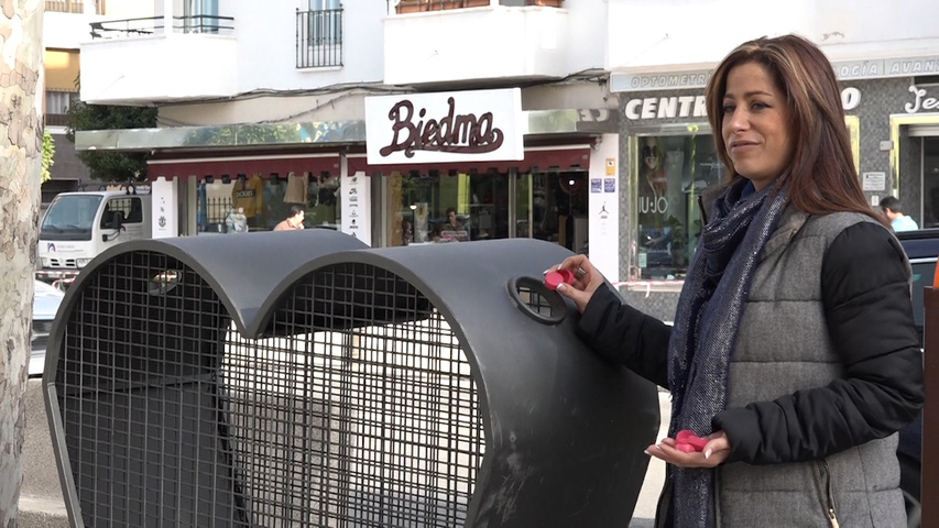 `Corazones Solidarios’ en Úbeda para tapones de plástico que se destinarán a fines benéficos 2 Secuencia 11.00 29 05 07.Imagen fija016