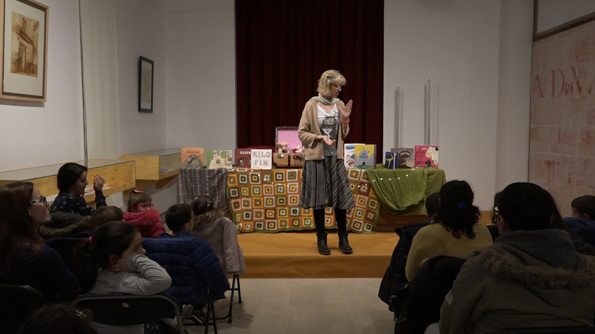Cuentacuentos: Noelia Camacho interpreta «Cuentos Brutotes» en Baeza