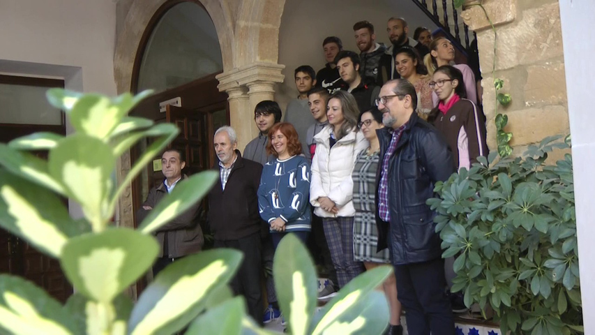 Toni Olivares se reúne con personal y alumnado de la Escuela Taller de Úbeda