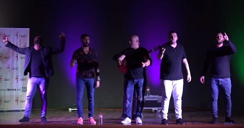 Ibros comienza su programación cultural de Navidad con el grupo carnavalesco «Los Cristalitos»