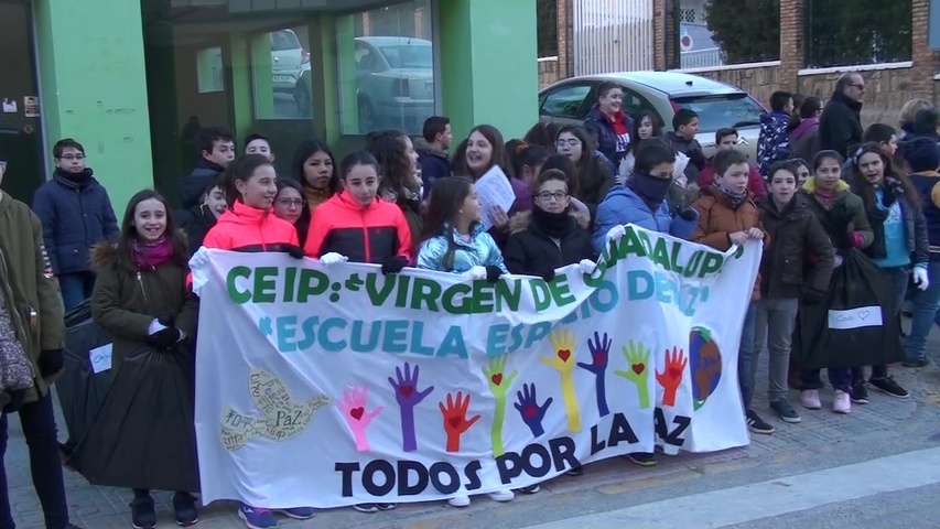 Marcha de escolares en Úbeda por el día escolar de la paz y la no violencia