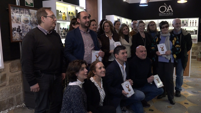 16 catadores profesionales ya trabajan para la cuarta edición de la Guía Iber Oleum 2 Secuencia HD720.01 20 10 22.Imagen fija441