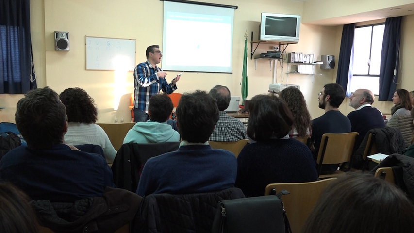 Curso de desfibriladores para los profesionales de los centros educativos de Baeza
