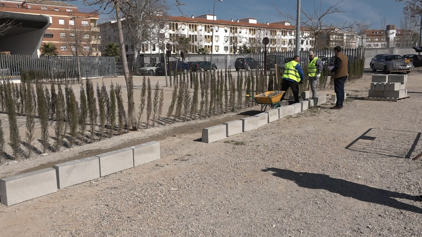 Obras para islas de aparcamiento frente al pabellón y de impermeabilización sobre el aparcamiento de sementales