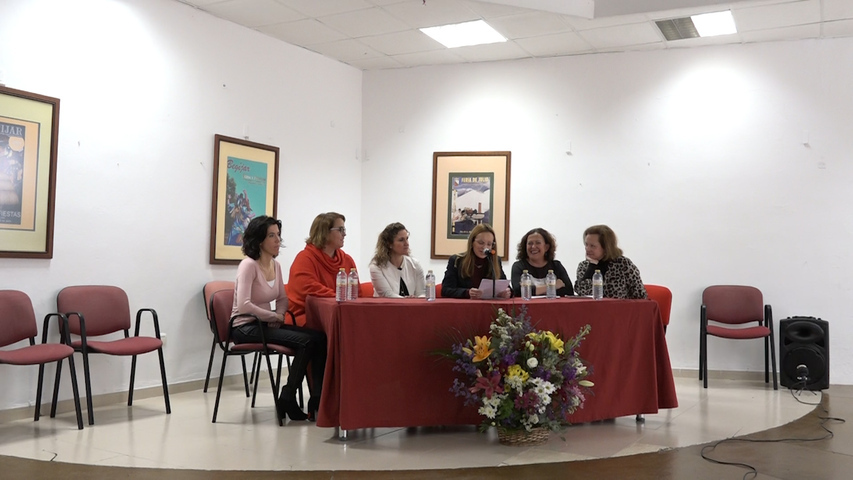 La delegada de salud asiste en Begíjar a una mesa redonda por el Día de la Mujer