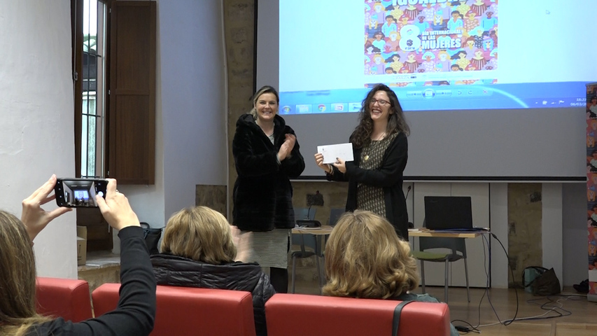 Entregado el III Premio Himilce a la autora María Bañó Ferrer