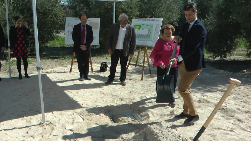 Colocada la primera piedra del centro de interpretación sobre el reciclaje y las energías renovables en Ibros 2 ibros