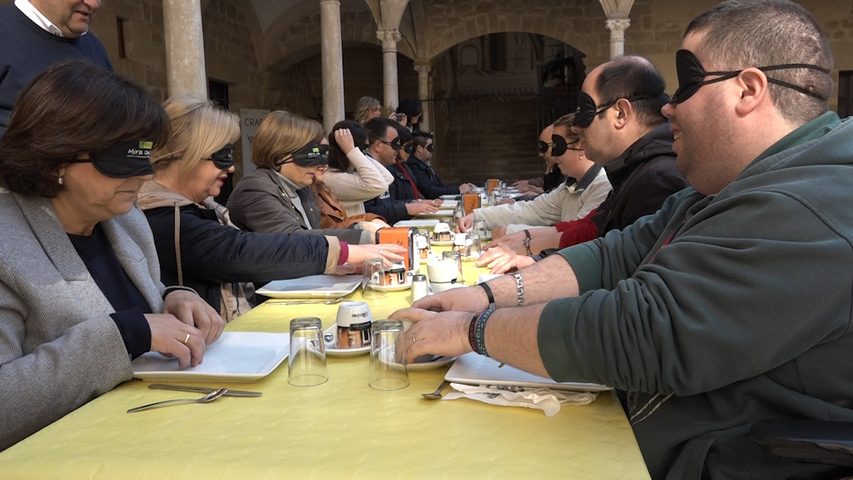 Celebrado en Úbeda un «Desayuno a Ciegas» organizado dentro de la Semana de la ONCE