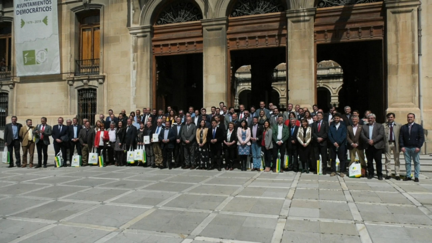 Homenaje a los ayuntamientos jiennenses en el 40º aniversario de sus primeras elecciones.