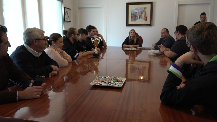 Lola Marín recibe al equipo senior de baloncesto de Baeza