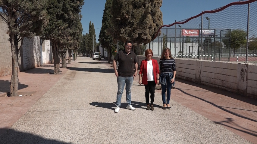 Toni Olivares informa del estado de las obras del camino del cementerio