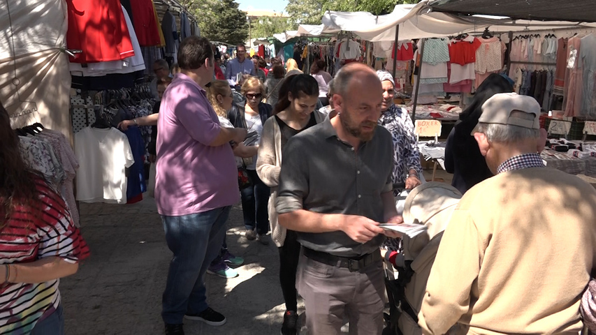 El PSOE, PP e IU de Baeza piden su voto en el mercadillo 2 Secuencia 15.00 07 53 09.Imagen fija009