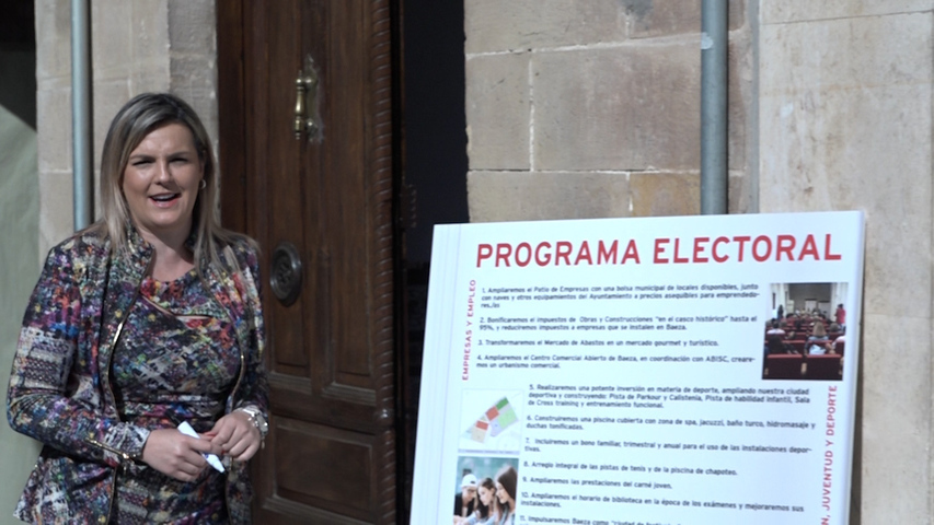 Lola Marín firma su compromiso con el programa electoral de las elecciones municipales