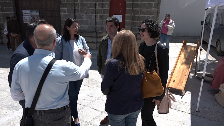 El parlamentario andaluz de Ciudadanos, Enrique Moreno, visita la feria del ganado en Baeza